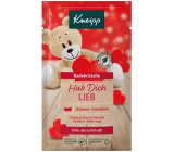 Kneipp Miluji Tě! sůl do koupele s přírodním výtažkem z malin a pečujícím brusinkovým olejem dá najevo vaši lásku 60 g