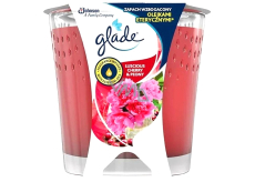 Glade Luscious cherry & peony vonná svíčka ve skle, doba hoření až 30 hodin 112 g