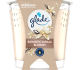 Glade Romantic Vanilla Blossom s vanilkovou vůní vonná svíčka ve skle, doba hoření až 30 hodin 112 g