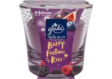 Glade Berry Festive Kiss vonná svíčka ve skle, doba hoření až 30 hodin 112 g